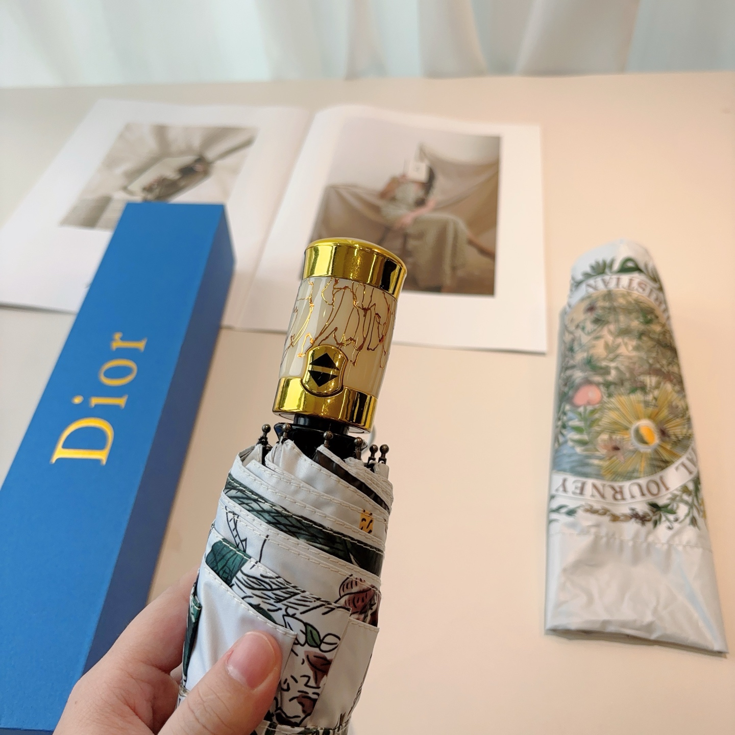  DIOR（迪奥）三折自动折叠晴雨伞  时尚原单代工品质 细节精致 看得见的品质 打破一成不变 色泽纯正