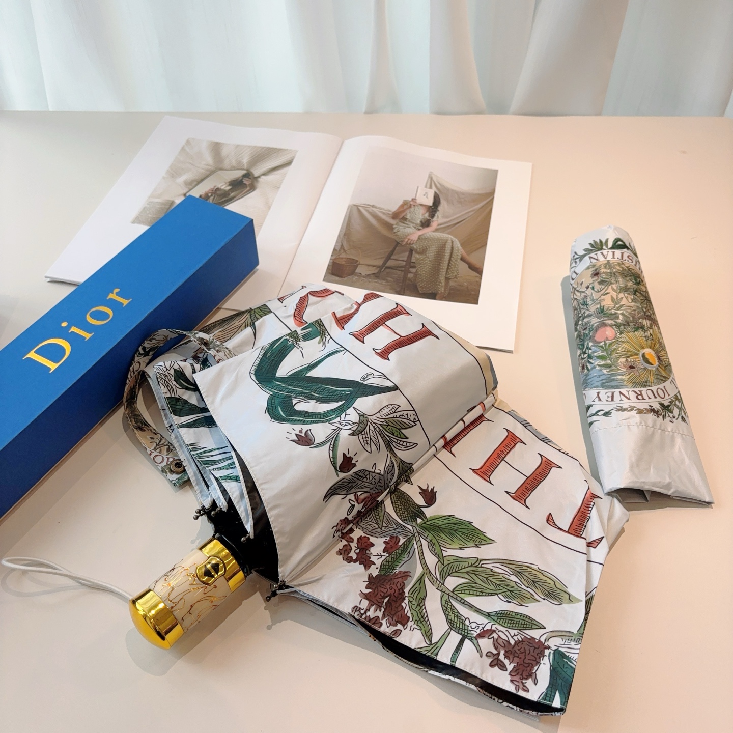  DIOR（迪奥）三折自动折叠晴雨伞  时尚原单代工品质 细节精致 看得见的品质 打破一成不变 色泽纯正