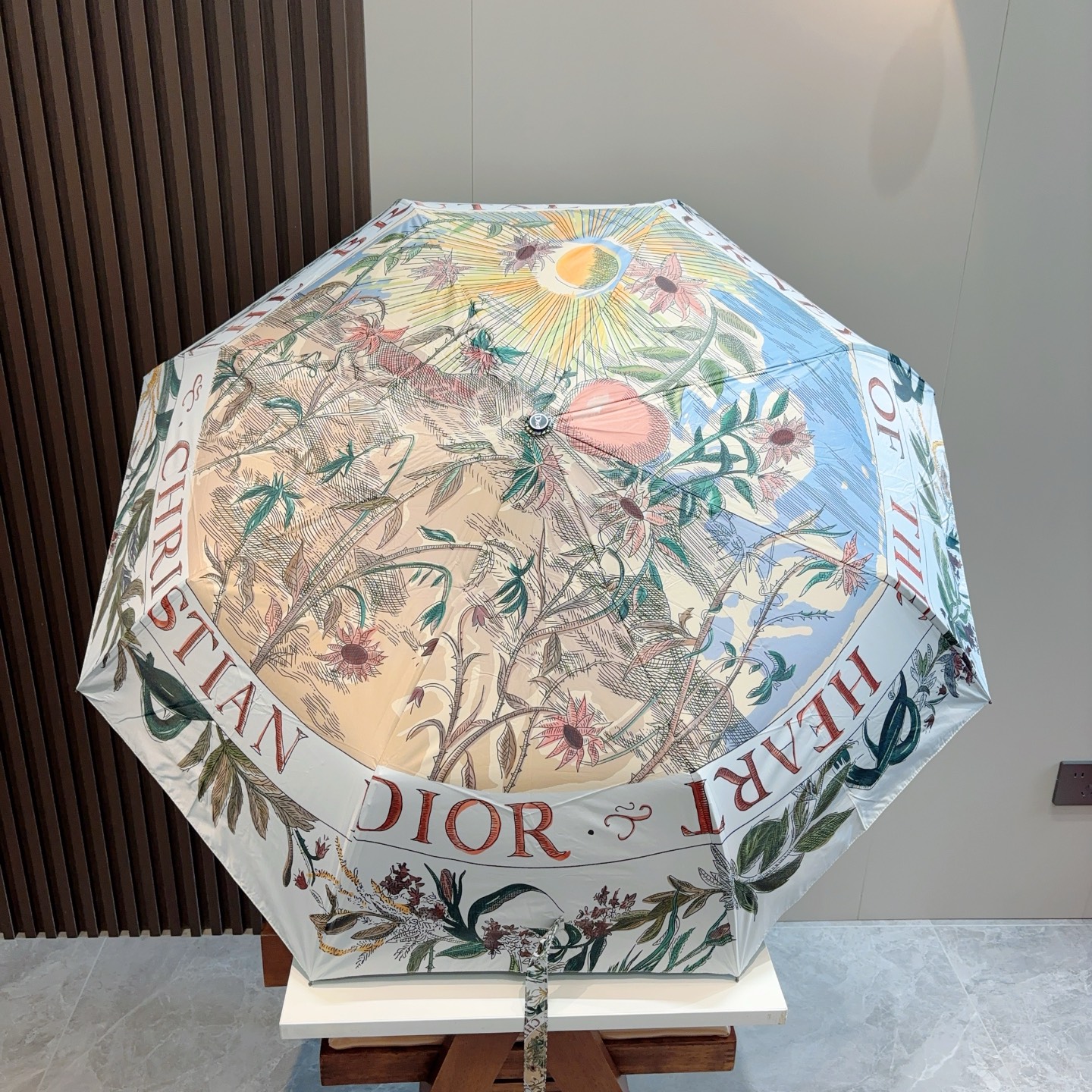  DIOR（迪奥）三折自动折叠晴雨伞  时尚原单代工品质 细节精致 看得见的品质 打破一成不变 色泽纯正