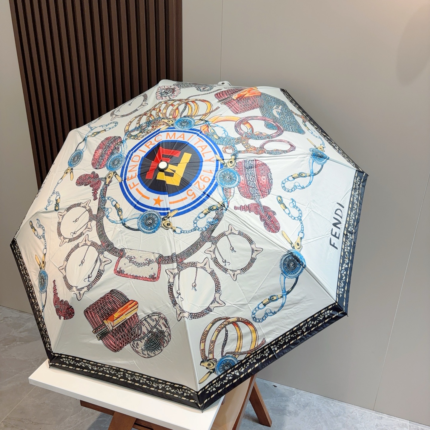 FENDI（芬迪）三折自动折叠晴雨伞 年度最新火爆单品 原单代工级品质 第一代210T碰击布防嗮拒水技术