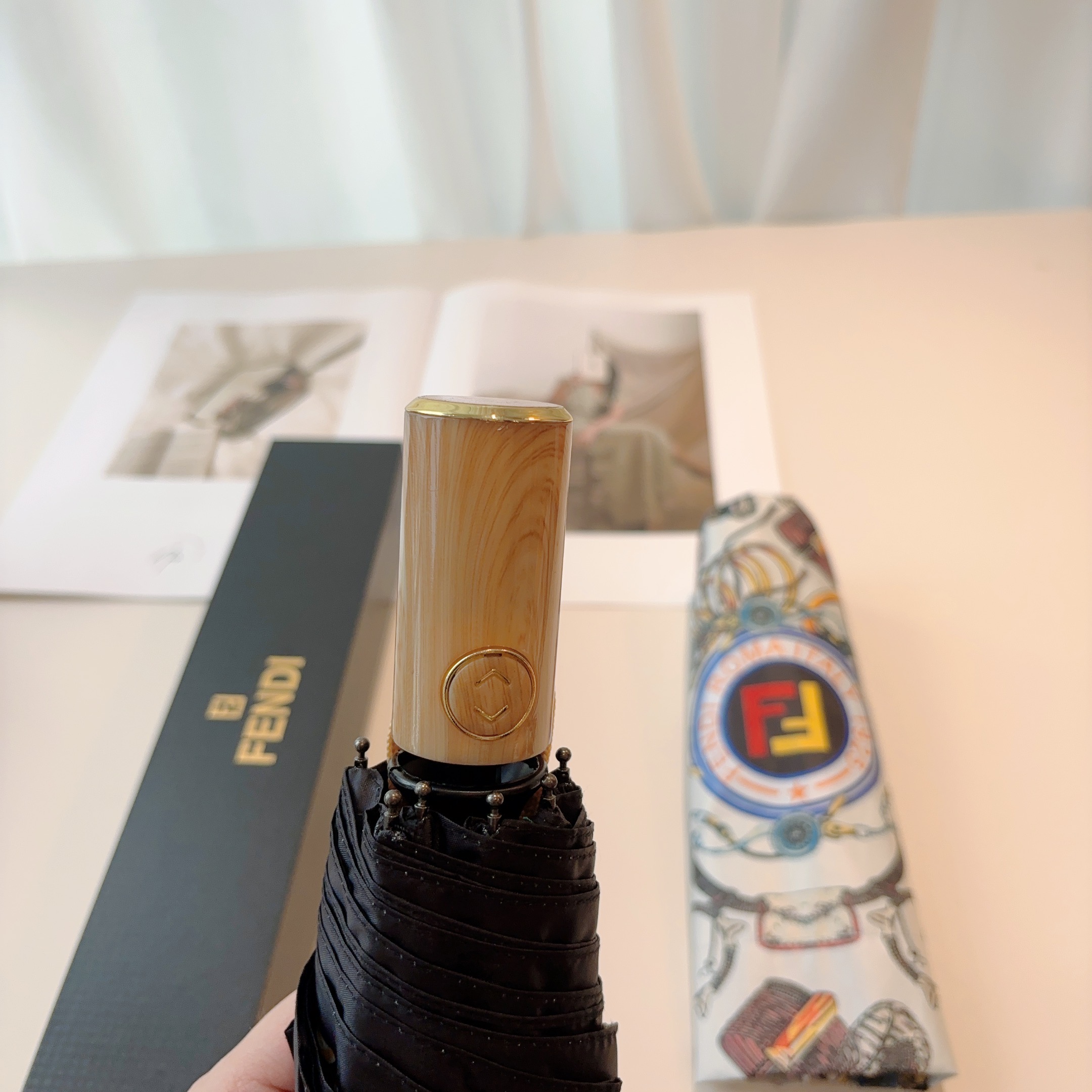 FENDI（芬迪）三折自动折叠晴雨伞 年度最新火爆单品 原单代工级品质 第一代210T碰击布防嗮拒水技术