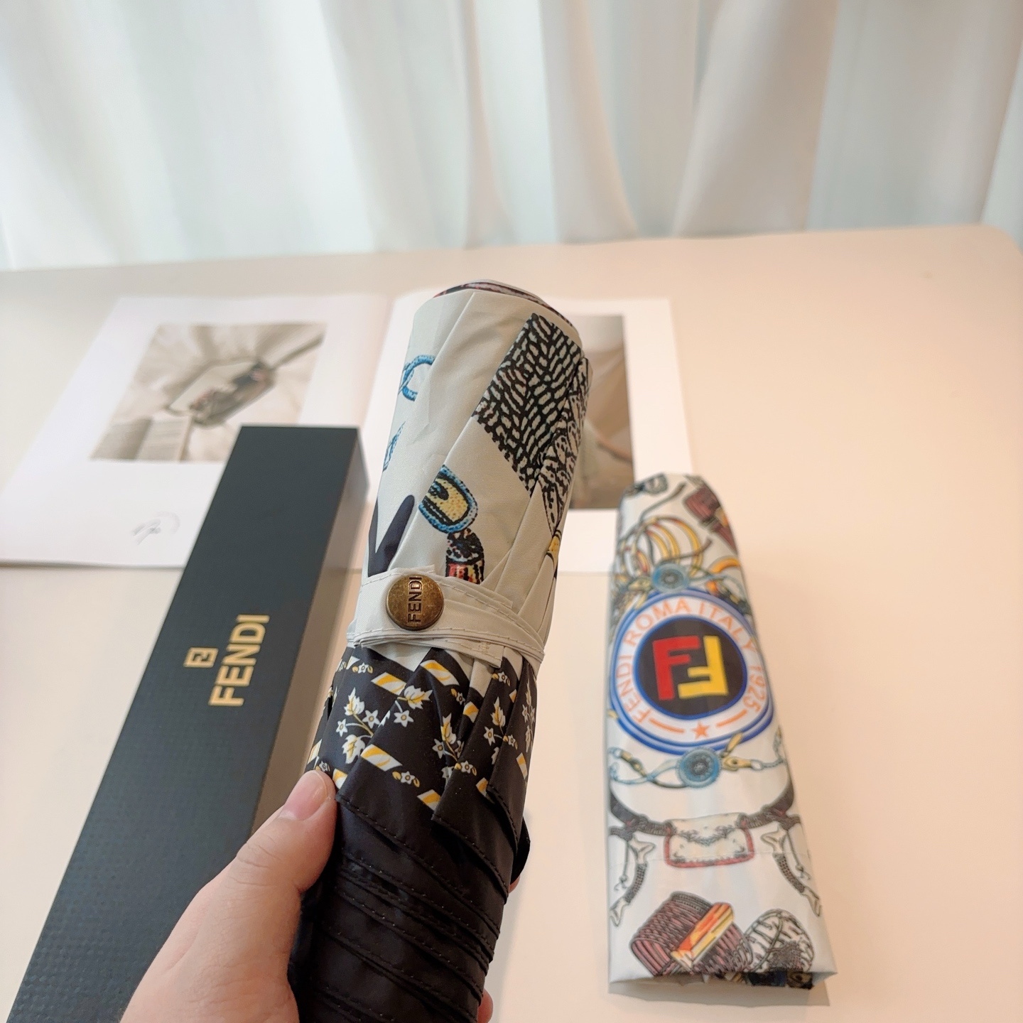 FENDI（芬迪）三折自动折叠晴雨伞 年度最新火爆单品 原单代工级品质 第一代210T碰击布防嗮拒水技术