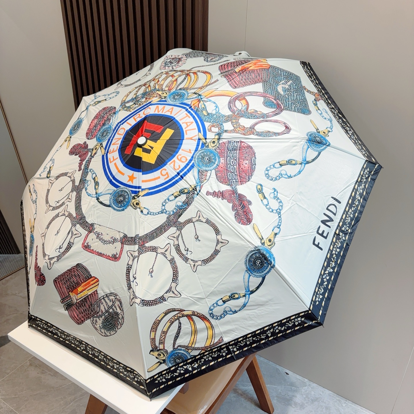 FENDI（芬迪）三折自动折叠晴雨伞 年度最新火爆单品 原单代工级品质 第一代210T碰击布防嗮拒水技术