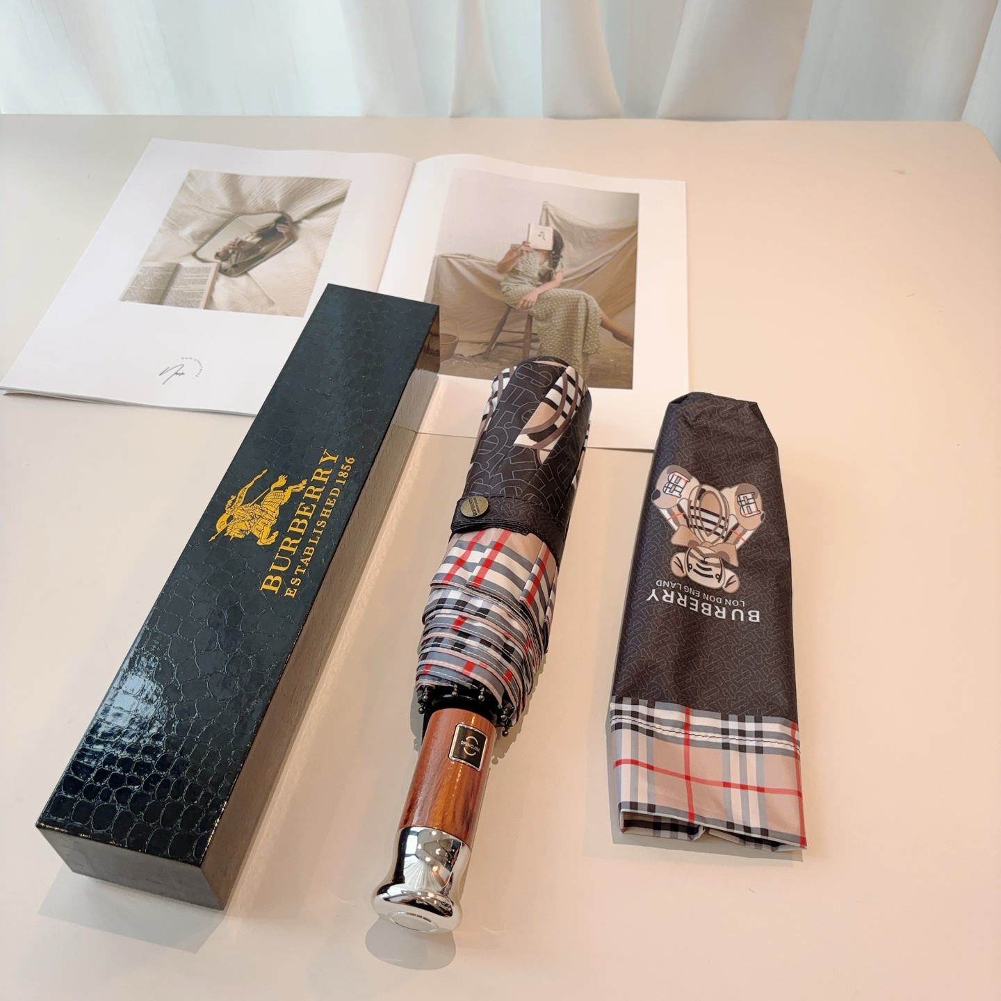  BURBERRY（巴宝莉） 三折自动折叠晴雨伞 年度巅峰之作 经典 高雅 时髦 这就是被称为英国BUR