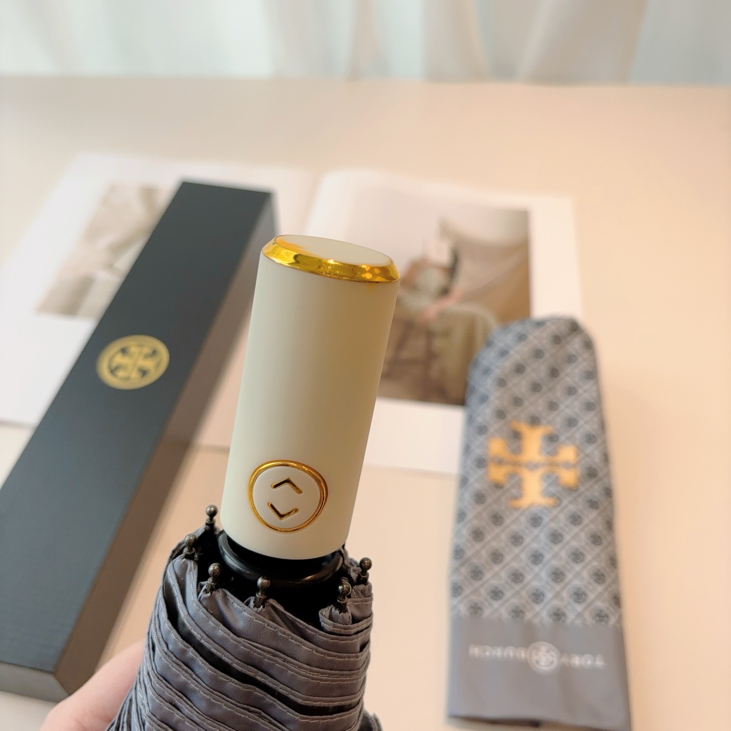  Tory Burch（托里伯奇）三折全自动开收黑胶遮阳防晒 UV晴雨伞 缩骨遮雨伞玫瑰玫瑰独家首发！给
