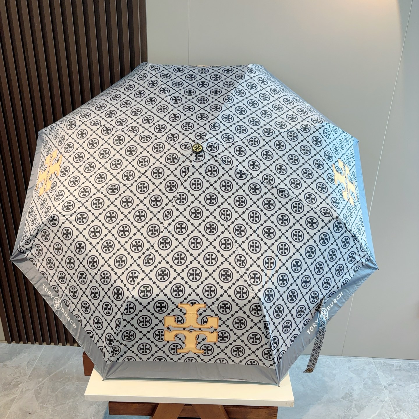  Tory Burch（托里伯奇）三折全自动开收黑胶遮阳防晒 UV晴雨伞 缩骨遮雨伞玫瑰玫瑰独家首发！给