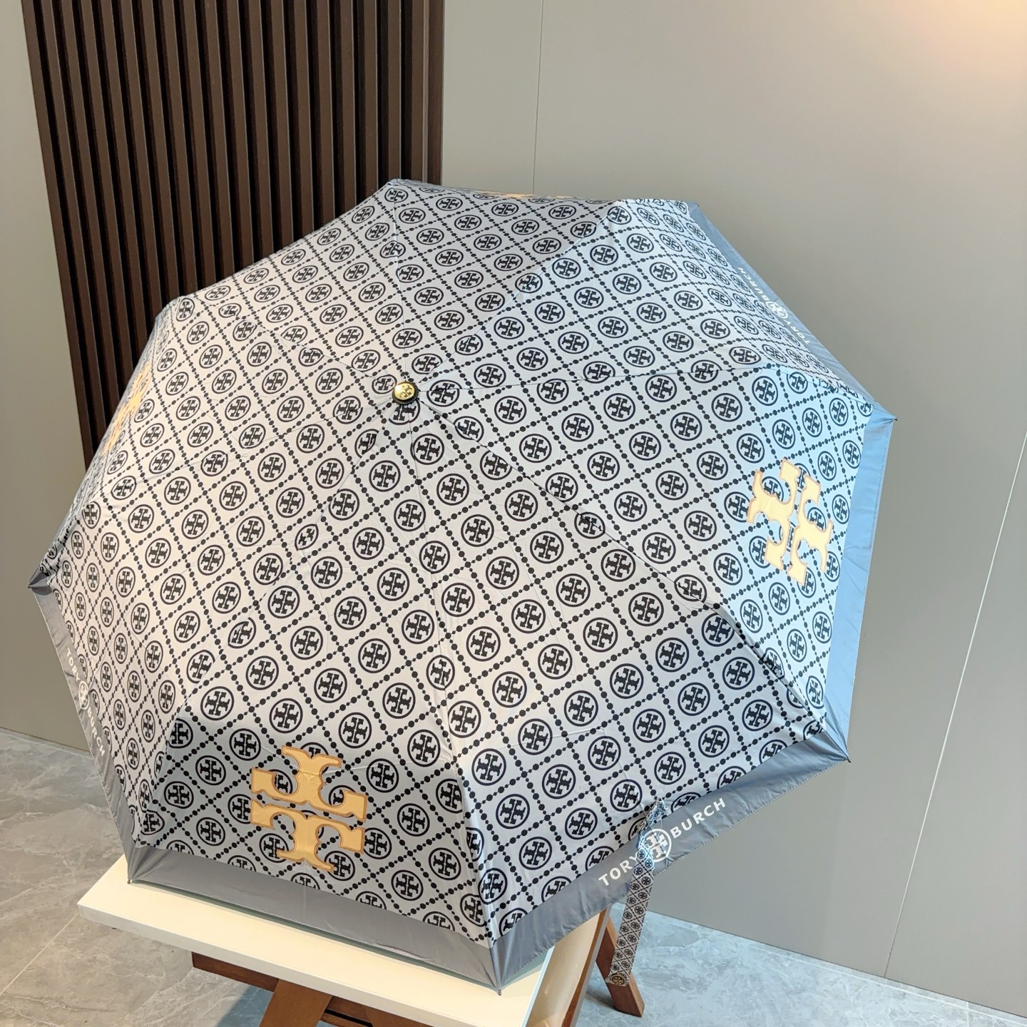  Tory Burch（托里伯奇）三折全自动开收黑胶遮阳防晒 UV晴雨伞 缩骨遮雨伞玫瑰玫瑰独家首发！给