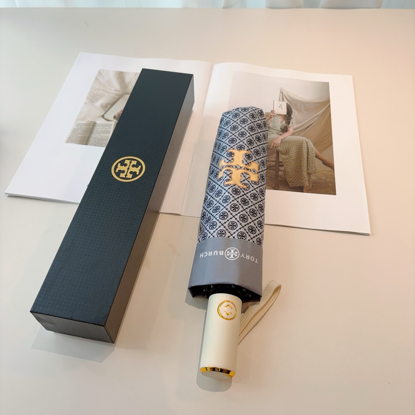  Tory Burch（托里伯奇）三折全自动开收黑胶遮阳防晒 UV晴雨伞 缩骨遮雨伞玫瑰玫瑰独家首发！给