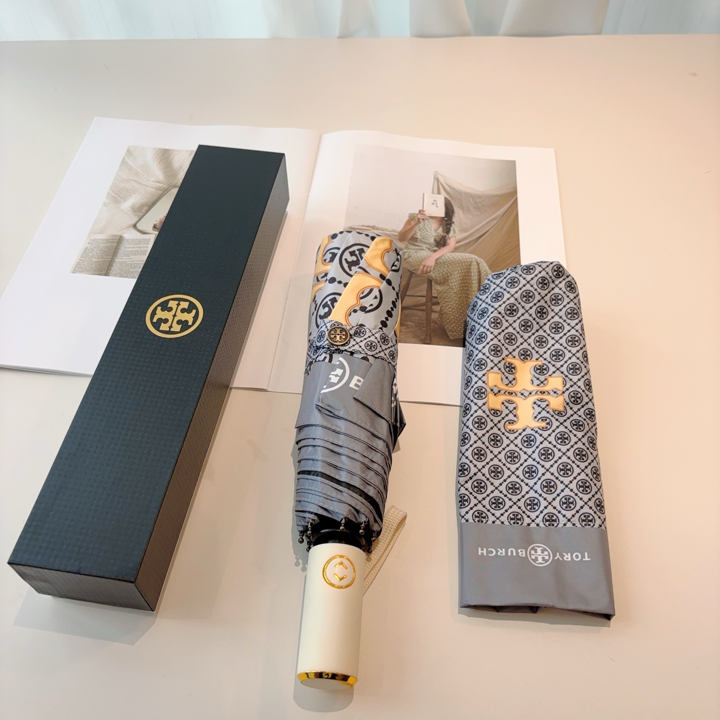  Tory Burch（托里伯奇）三折全自动开收黑胶遮阳防晒 UV晴雨伞 缩骨遮雨伞玫瑰玫瑰独家首发！给