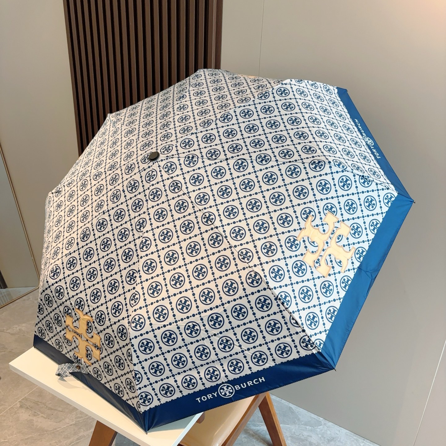  Tory Burch（托里伯奇）三折全自动开收黑胶遮阳防晒 UV晴雨伞 缩骨遮雨伞玫瑰玫瑰独家首发！给