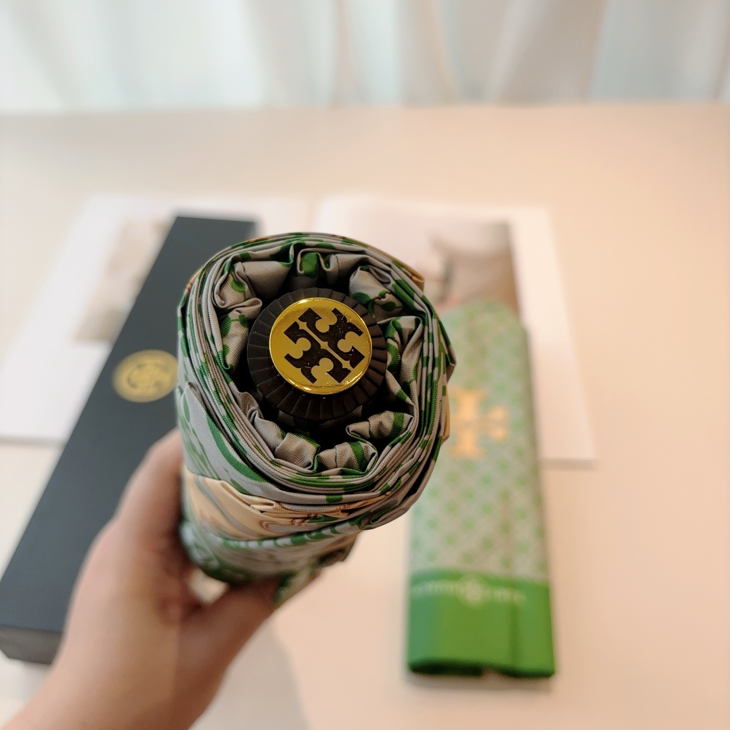  Tory Burch（托里伯奇）三折全自动开收黑胶遮阳防晒 UV晴雨伞 缩骨遮雨伞玫瑰玫瑰独家首发！给