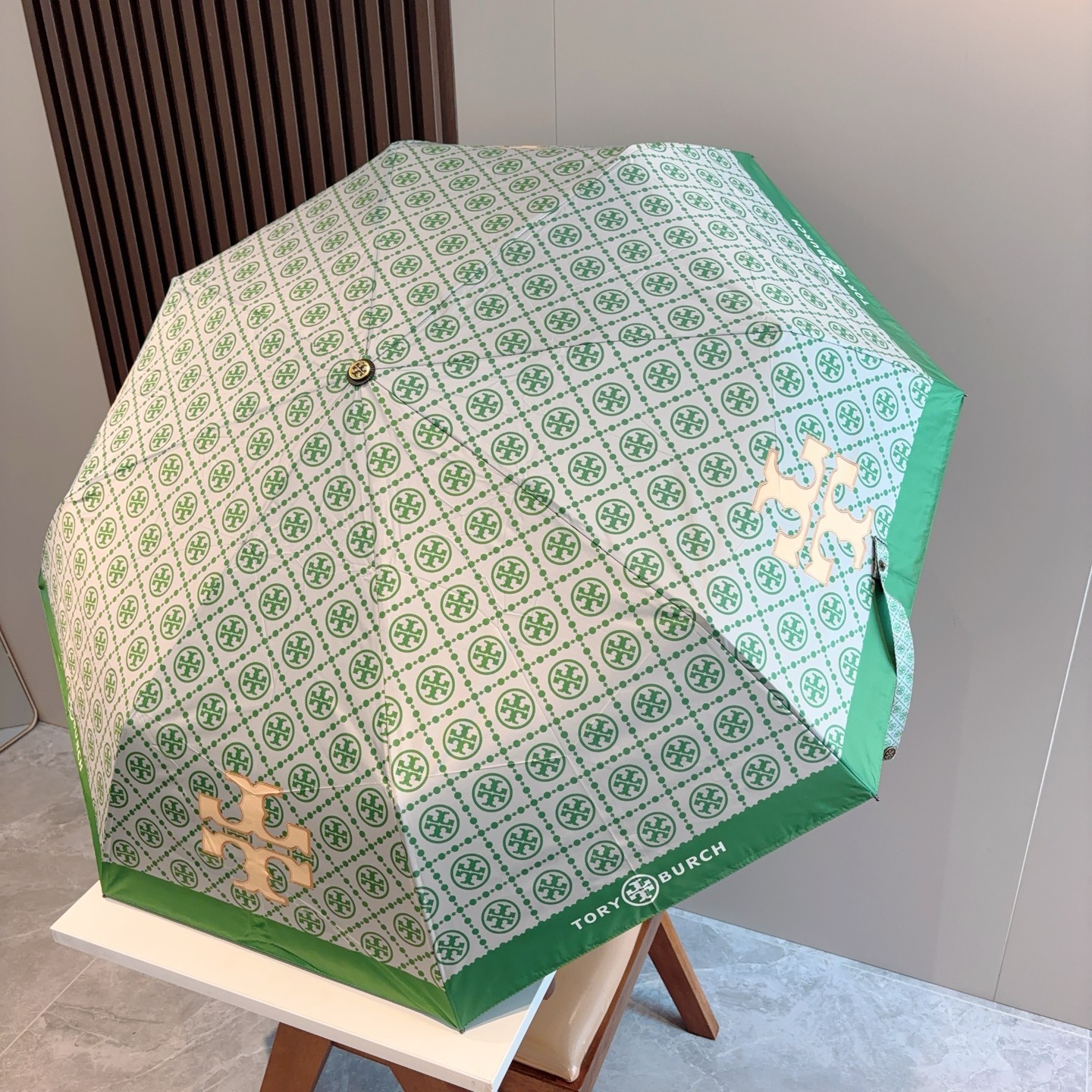  Tory Burch（托里伯奇）三折全自动开收黑胶遮阳防晒 UV晴雨伞 缩骨遮雨伞玫瑰玫瑰独家首发！给