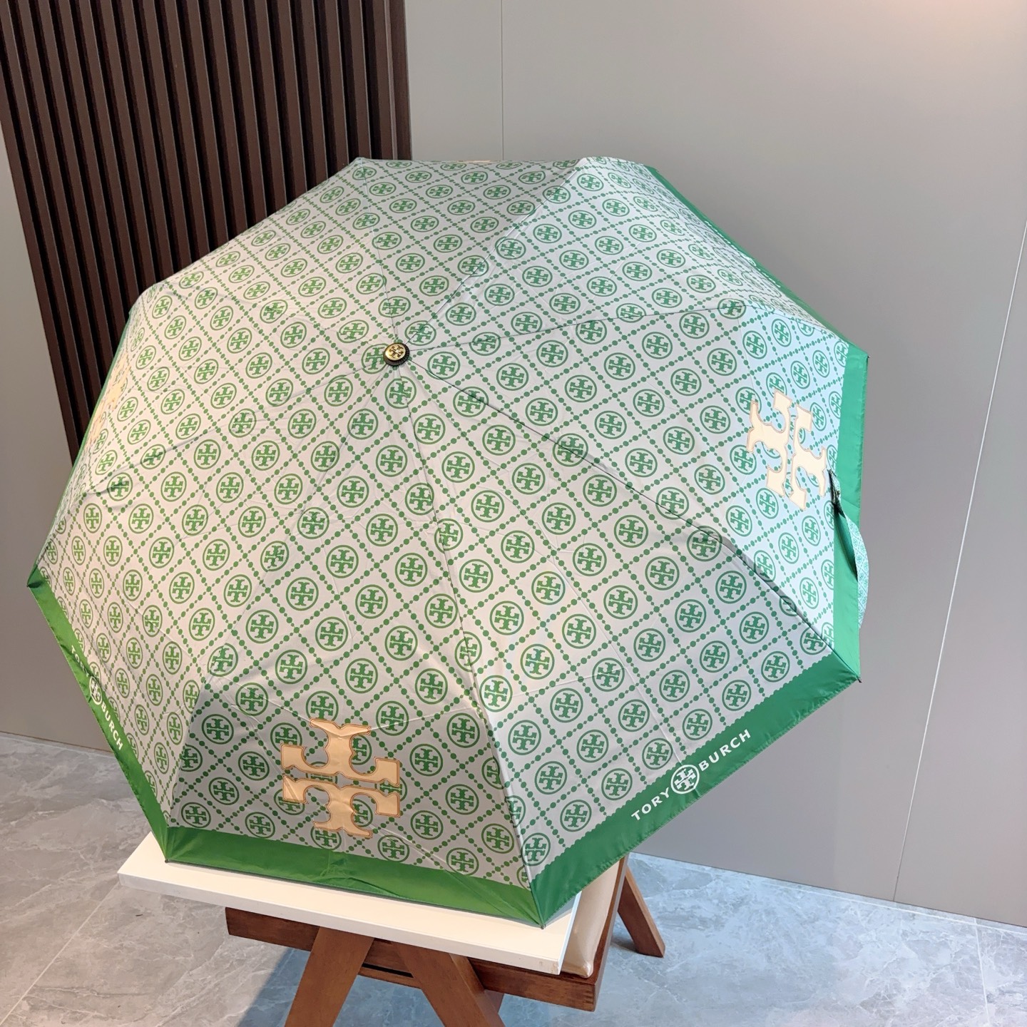  Tory Burch（托里伯奇）三折全自动开收黑胶遮阳防晒 UV晴雨伞 缩骨遮雨伞玫瑰玫瑰独家首发！给