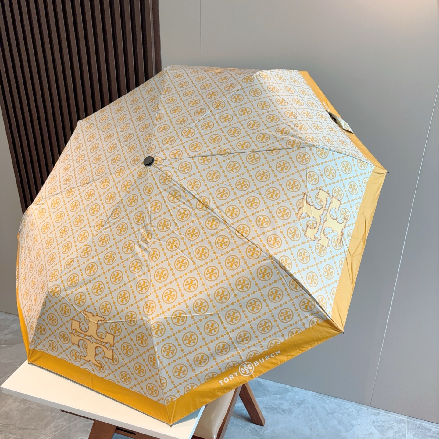  Tory Burch（托里伯奇）三折全自动开收黑胶遮阳防晒 UV晴雨伞 缩骨遮雨伞玫瑰玫瑰独家首发！给