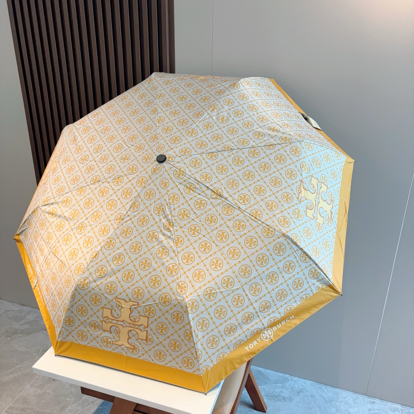  Tory Burch（托里伯奇）三折全自动开收黑胶遮阳防晒 UV晴雨伞 缩骨遮雨伞玫瑰玫瑰独家首发！给