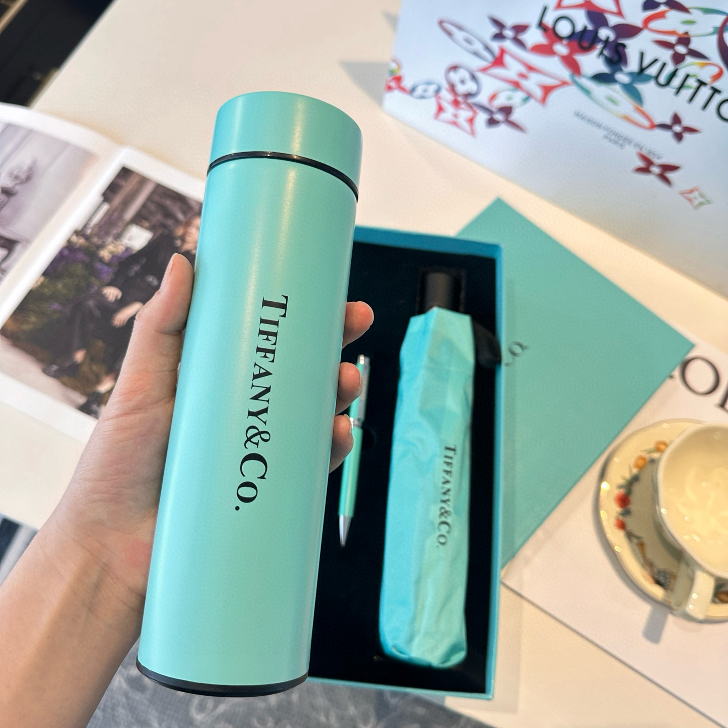  Tiffany蒂芙尼 套装3件套 智能显温保温杯 ➕铜杆手工打造签字笔 ➕超强抗风8骨晴雨伞 高级实用