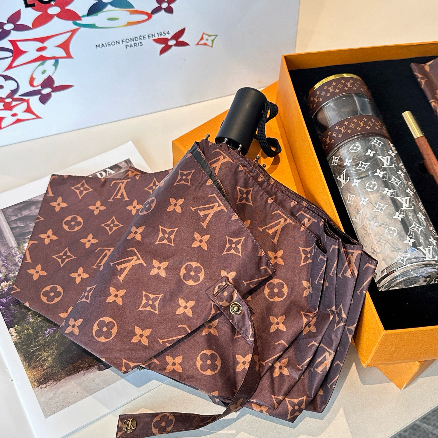  LOUIS VUITTON 路易威登 套装3件套 玻璃杯 ➕圆珠笔➕超强抗风8骨晴雨伞 高级实用的小礼
