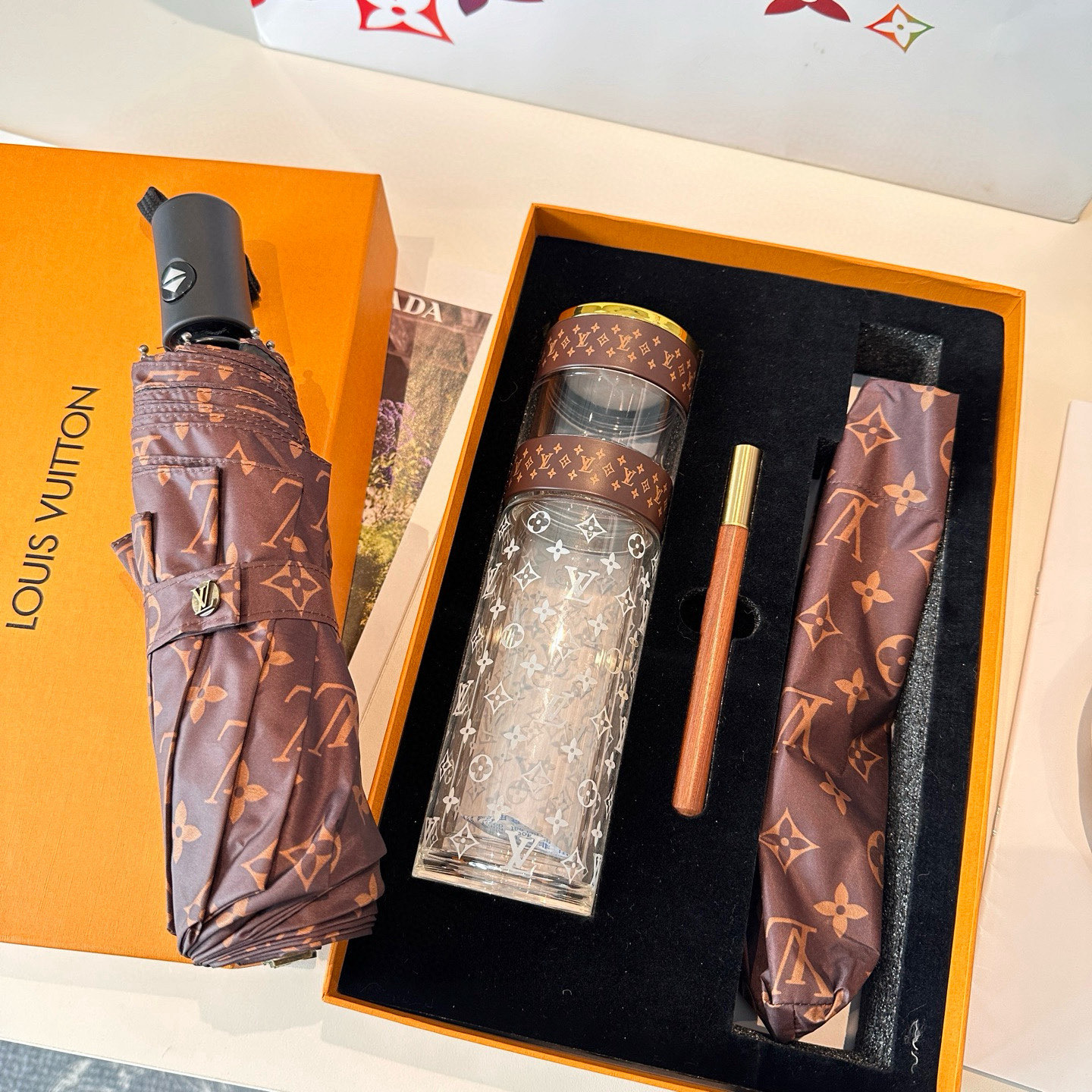  LOUIS VUITTON 路易威登 套装3件套 玻璃杯 ➕圆珠笔➕超强抗风8骨晴雨伞 高级实用的小礼