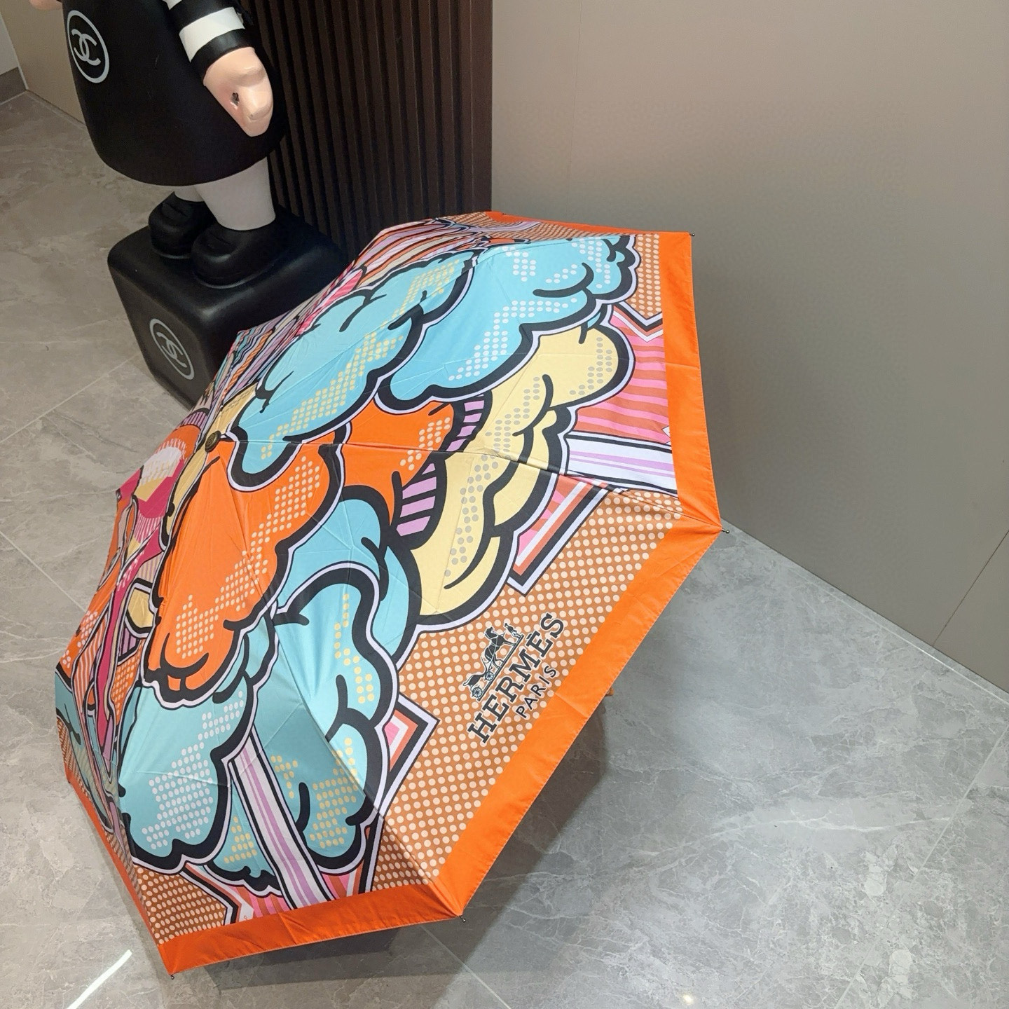 爱马仕（Hermès）   新款 极品H家三折自动伞重磅呈现 以其精湛的工艺技术和源源不断的想像力 新涂