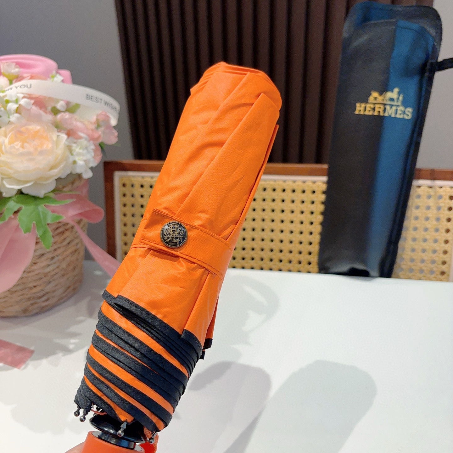 爱马仕（Hermès）   新款 极品H家三折自动伞重磅呈现 以其精湛的工艺技术和源源不断的想像力 新涂