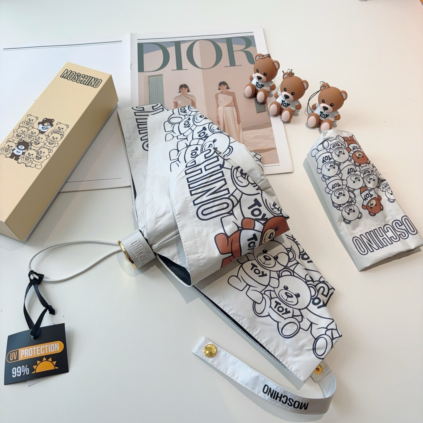  Moschino（莫斯奇诺）五折手开伞设计师Franco Moschino以自己的名字命名的一个意大利