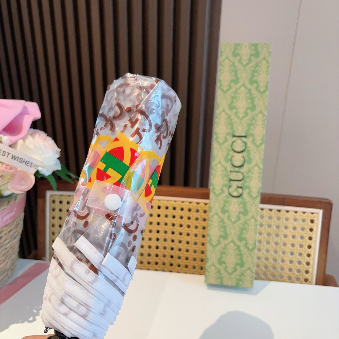  GUCCI古奇 经典款 透明 三折自动折叠晴雨伞 做工精细 气质 时尚 炒鸡好看！人手必备 ！