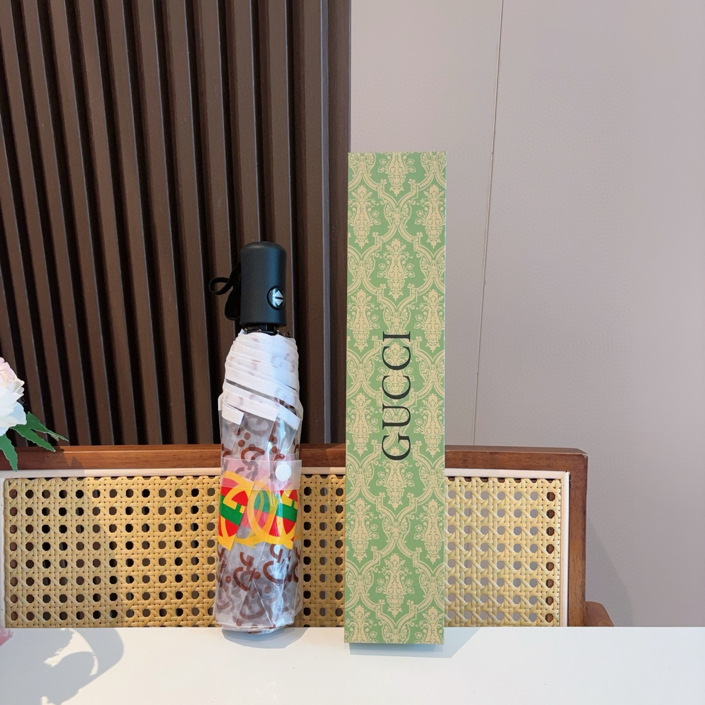  GUCCI古奇 经典款 透明 三折自动折叠晴雨伞 做工精细 气质 时尚 炒鸡好看！人手必备 ！