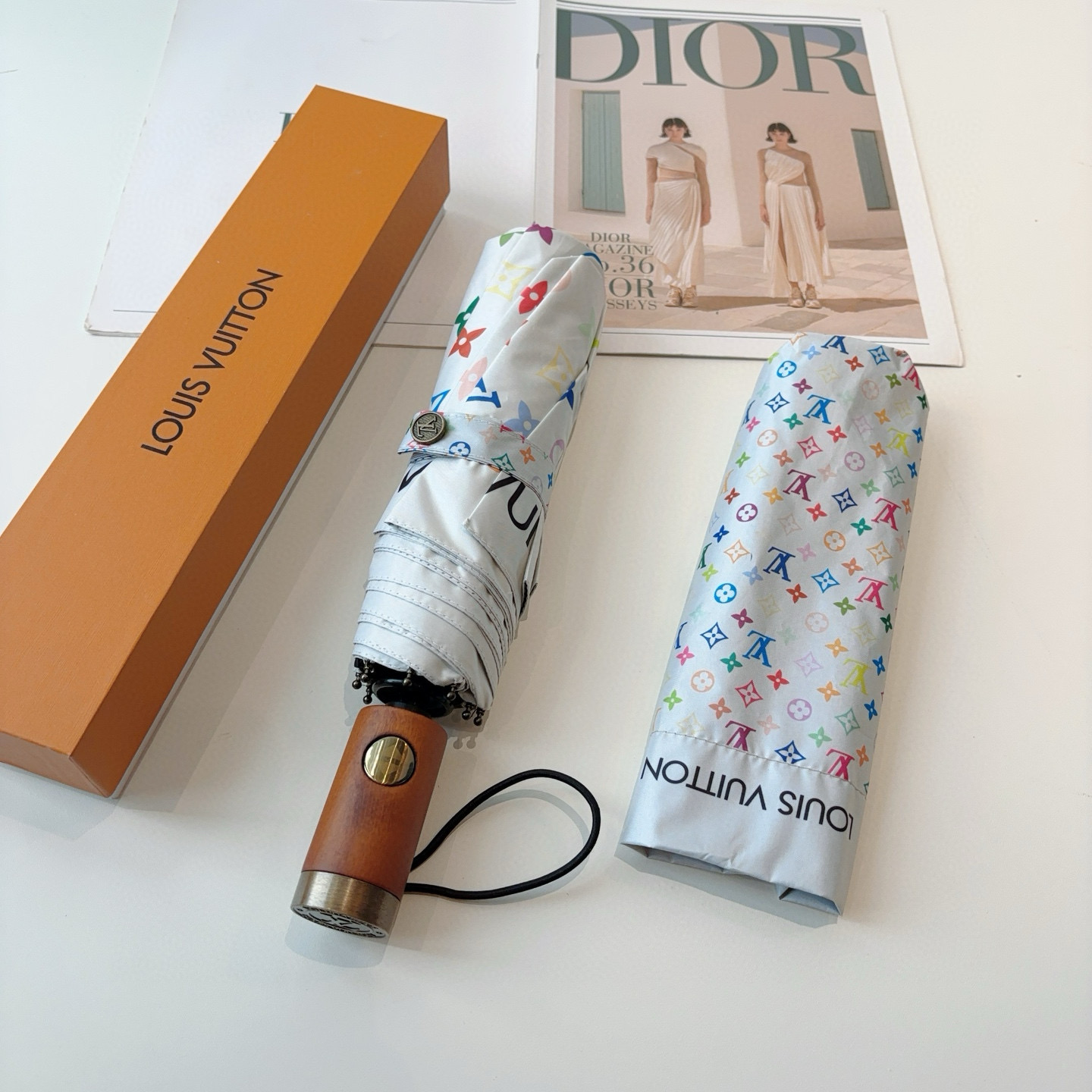  LOUIS VUITTON （路易威登）三折自动折叠晴雨伞 新涂层技术深色伞面 拥有令人惊喜的遮光效果