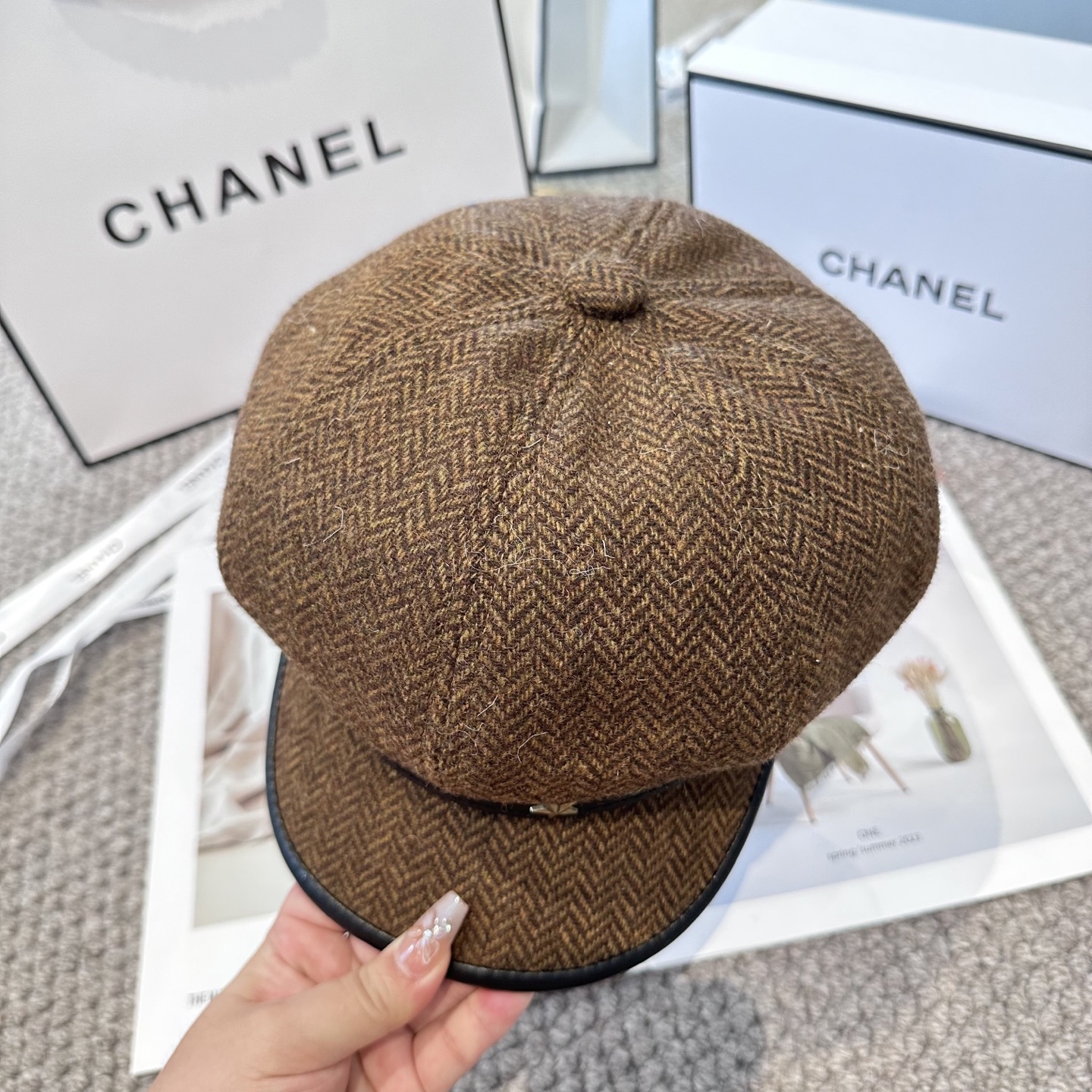 CHANEL 香奈儿 新款铆钉五角星⭐️八角帽 ，高版本原单品质 简约经典logo，质感超级赞👍，精致大