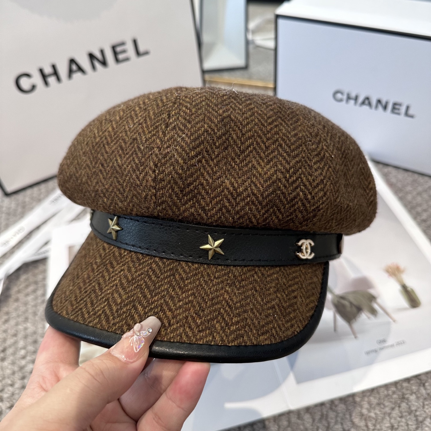 CHANEL 香奈儿 新款铆钉五角星⭐️八角帽 ，高版本原单品质 简约经典logo，质感超级赞👍，精致大