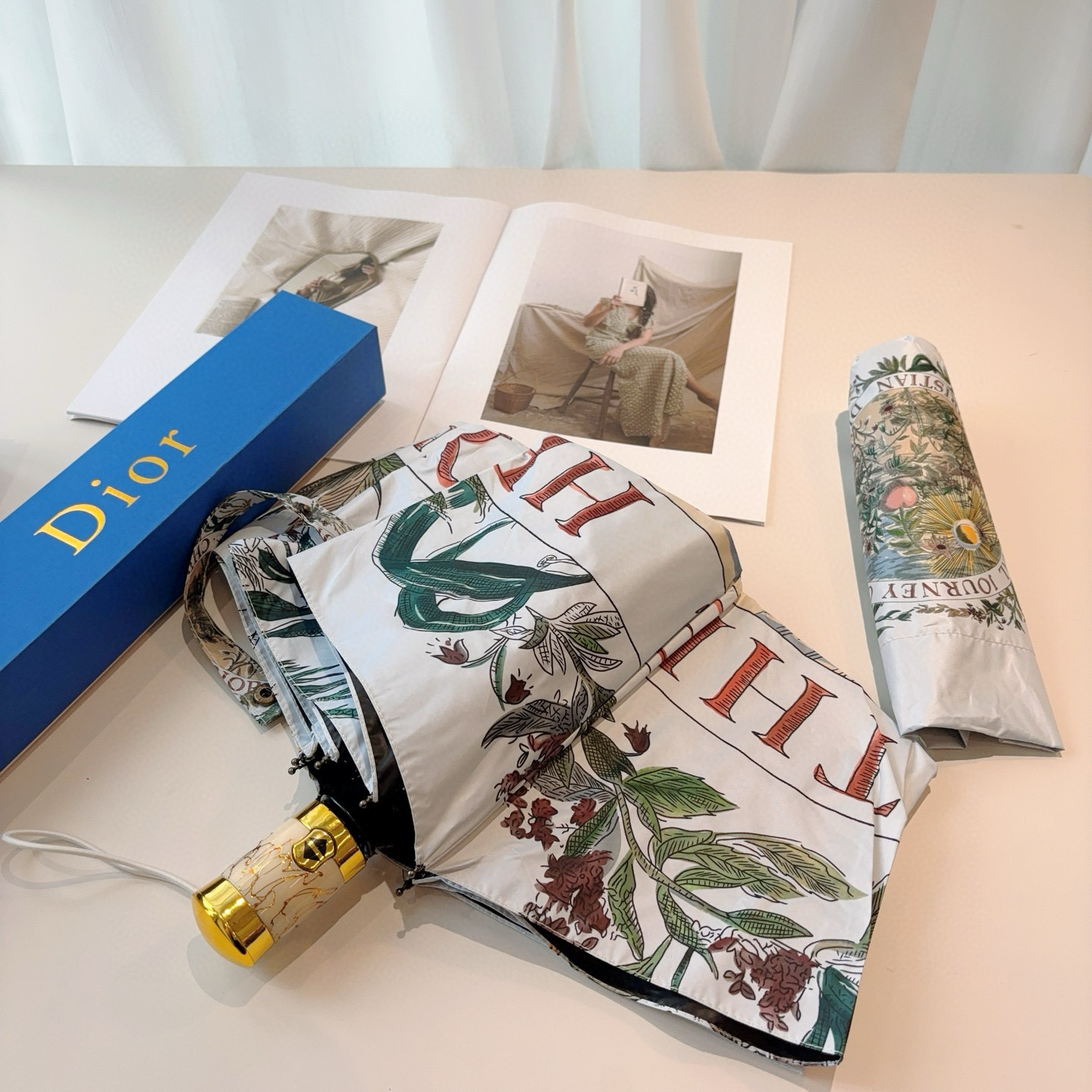  DIOR（迪奥）三折自动折叠晴雨伞  时尚原单代工品质 细节精致 看得见的品质 打破一成不变 色泽纯正
