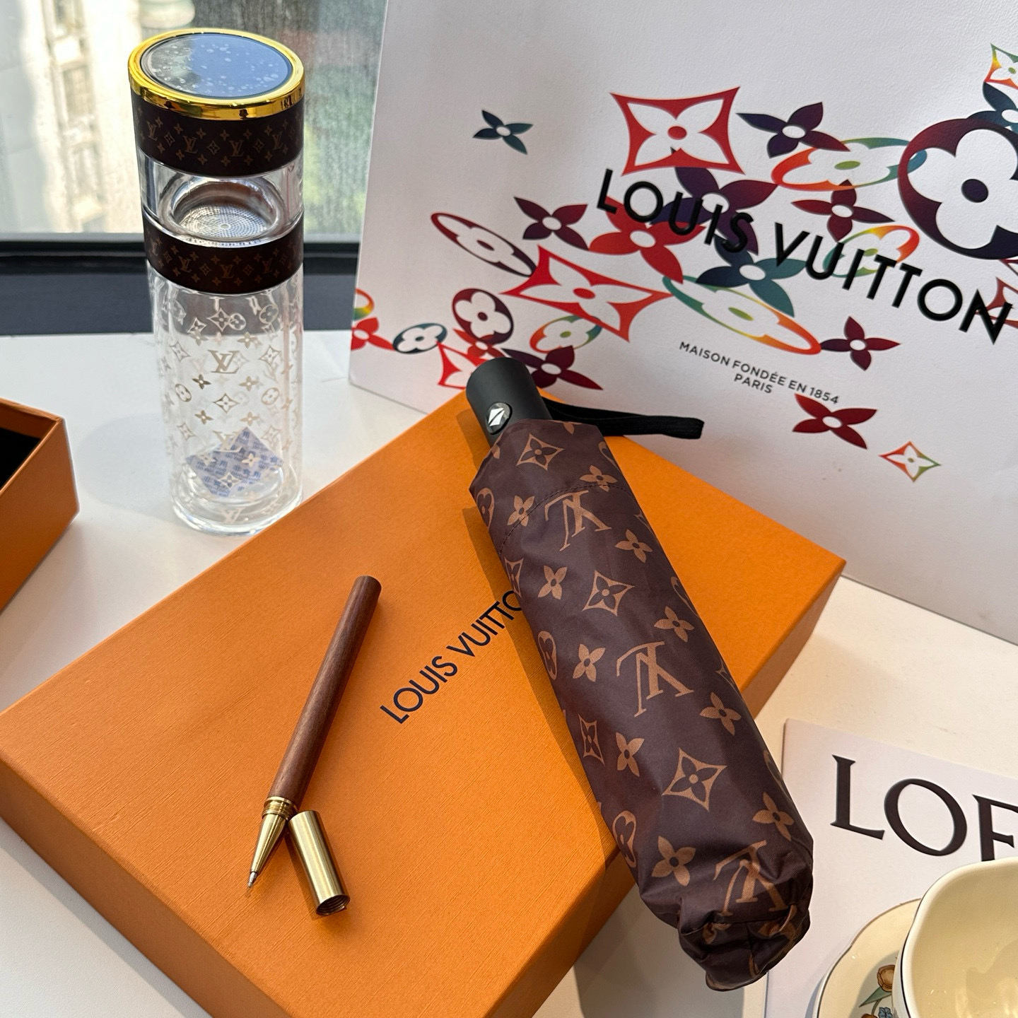  LOUIS VUITTON 路易威登 套装3件套 玻璃杯 ➕圆珠笔➕超强抗风8骨晴雨伞 高级实用的小礼