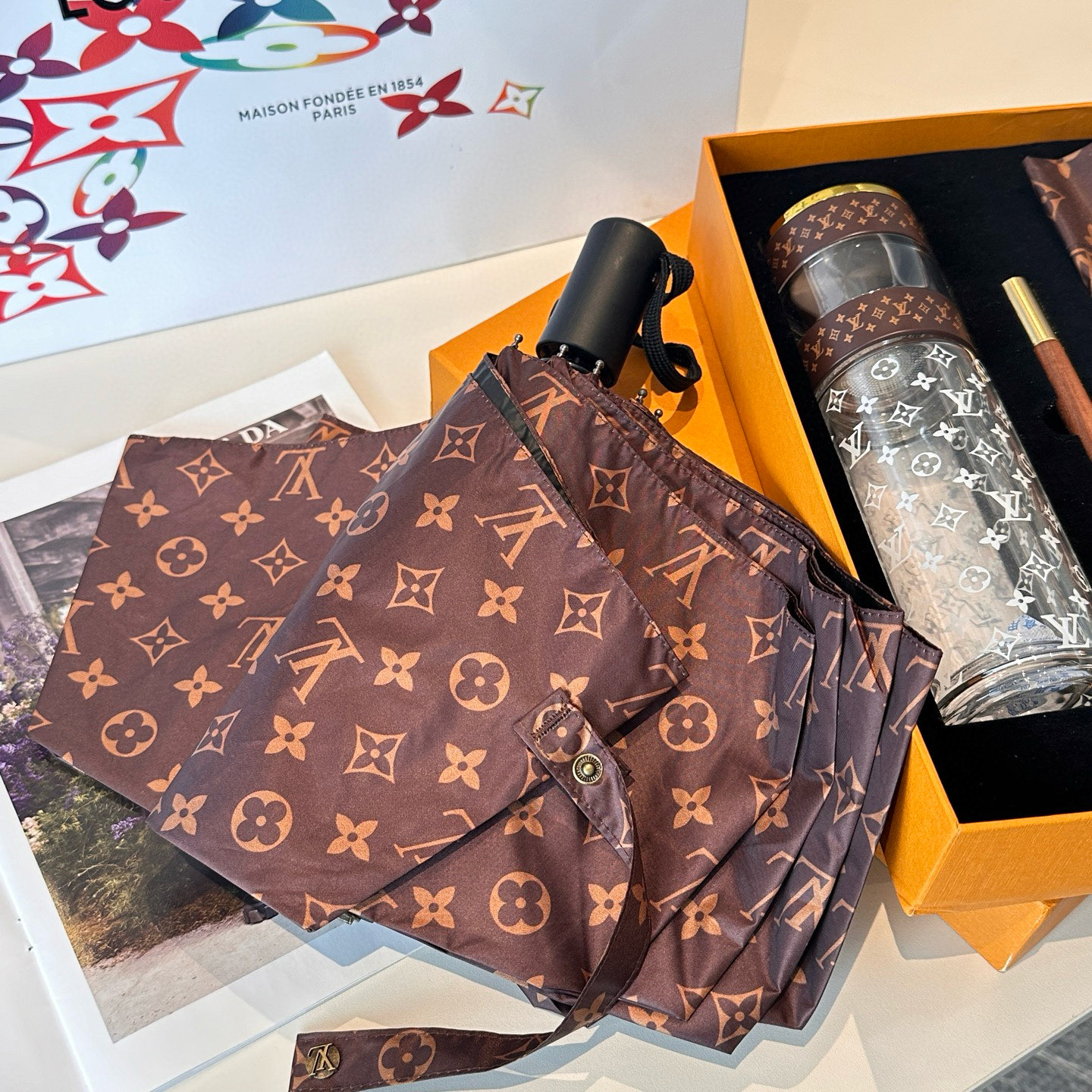  LOUIS VUITTON 路易威登 套装3件套 玻璃杯 ➕圆珠笔➕超强抗风8骨晴雨伞 高级实用的小礼