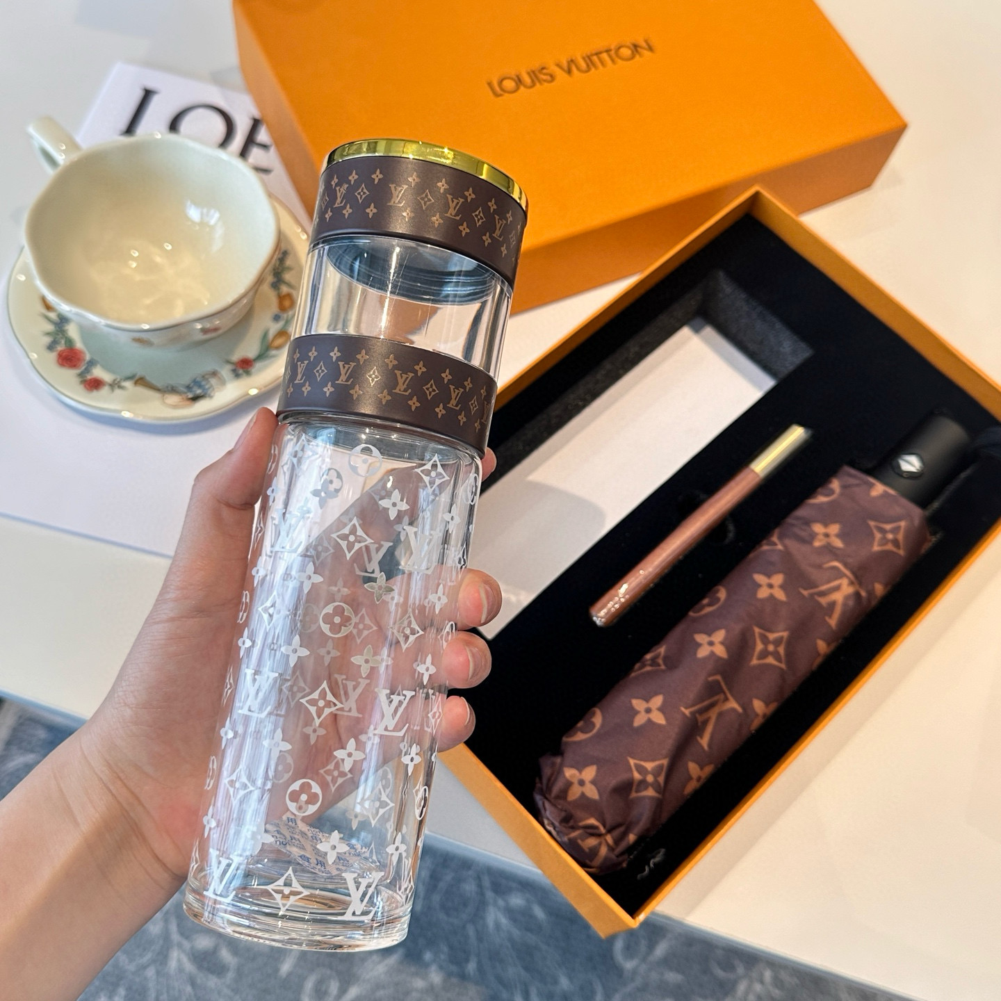  LOUIS VUITTON 路易威登 套装3件套 玻璃杯 ➕圆珠笔➕超强抗风8骨晴雨伞 高级实用的小礼
