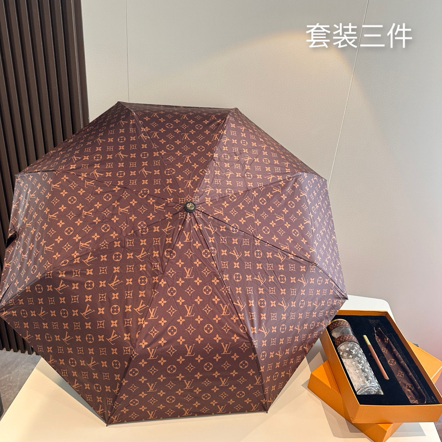  LOUIS VUITTON 路易威登 套装3件套 玻璃杯 ➕圆珠笔➕超强抗风8骨晴雨伞 高级实用的小礼