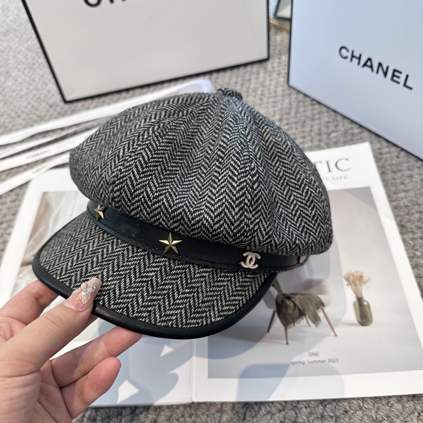 CHANEL 香奈儿 新款铆钉五角星⭐️八角帽 ，高版本原单品质 简约经典logo，质感超级赞👍，精致大