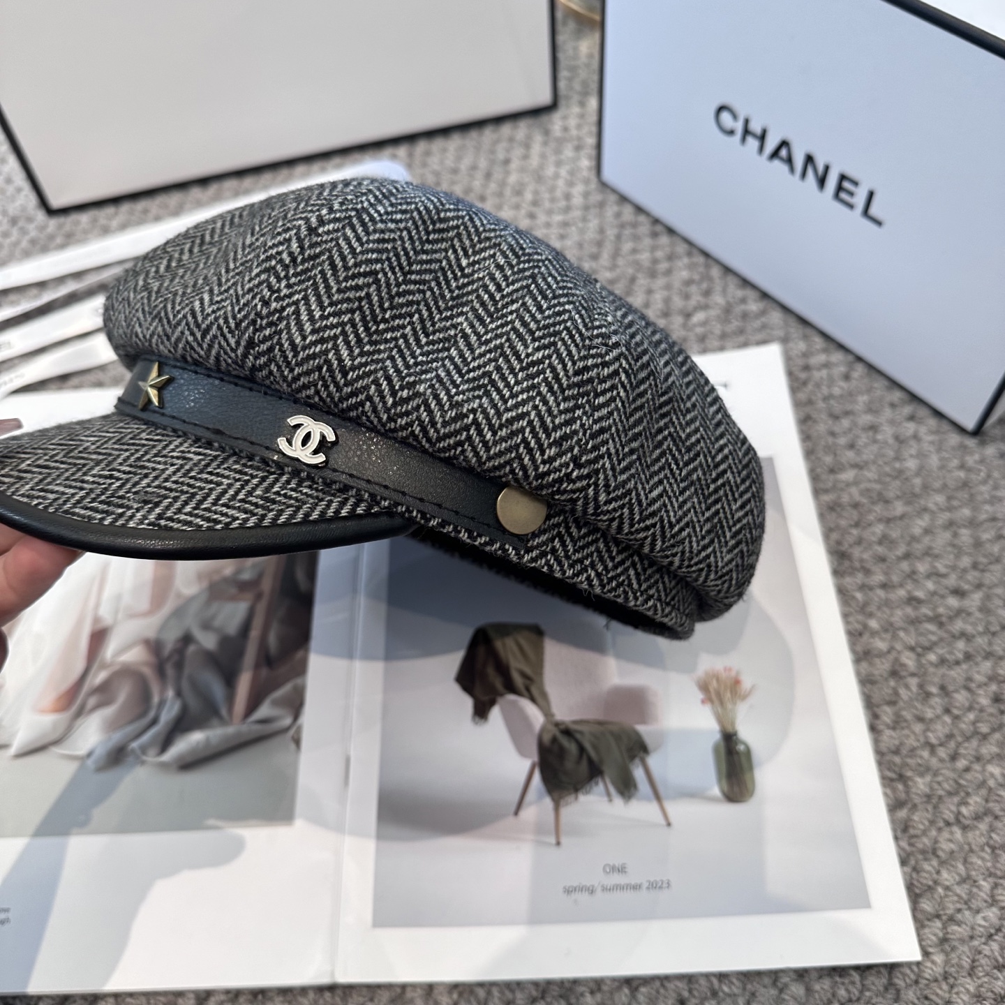 CHANEL 香奈儿 新款铆钉五角星⭐️八角帽 ，高版本原单品质 简约经典logo，质感超级赞👍，精致大