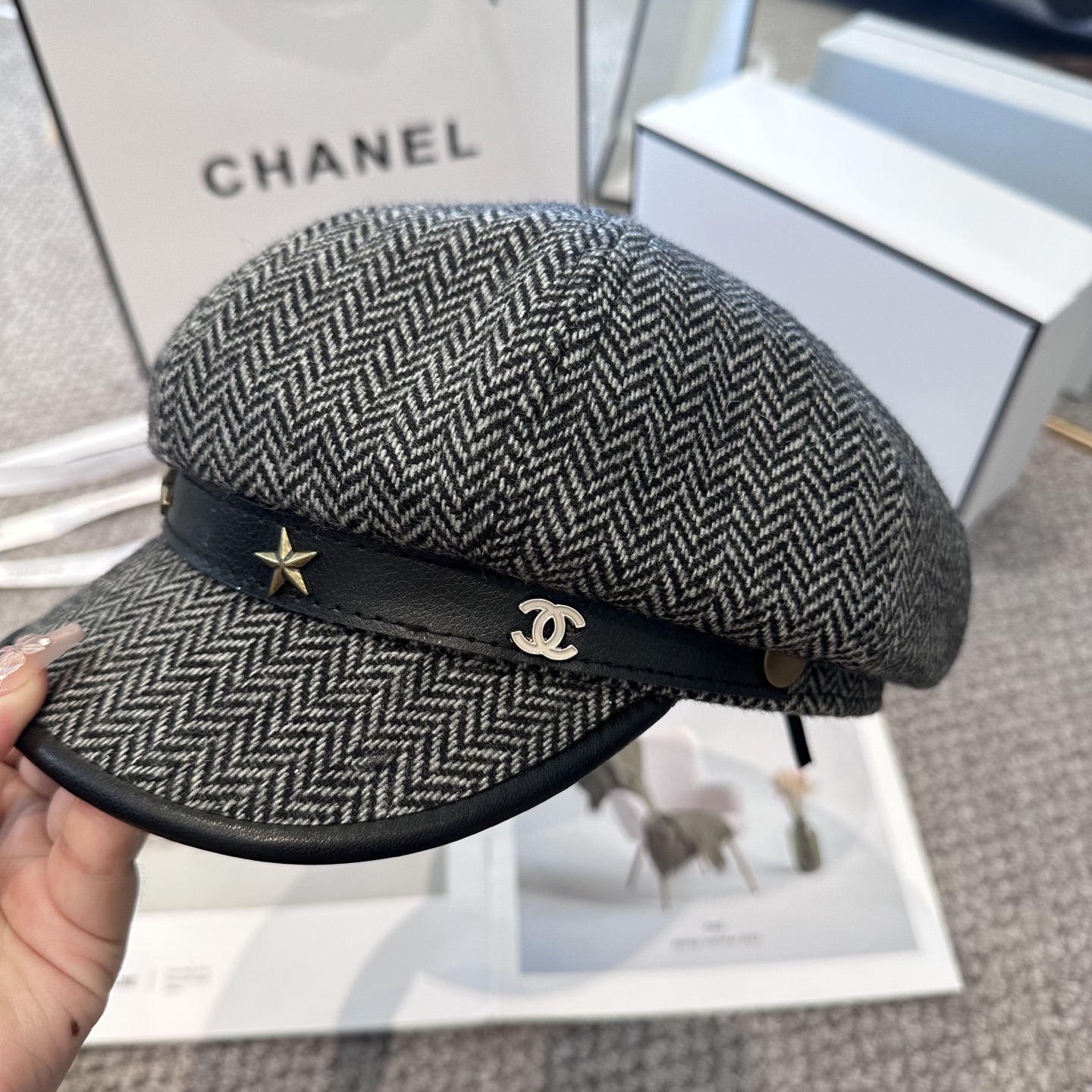 CHANEL 香奈儿 新款铆钉五角星⭐️八角帽 ，高版本原单品质 简约经典logo，质感超级赞👍，精致大
