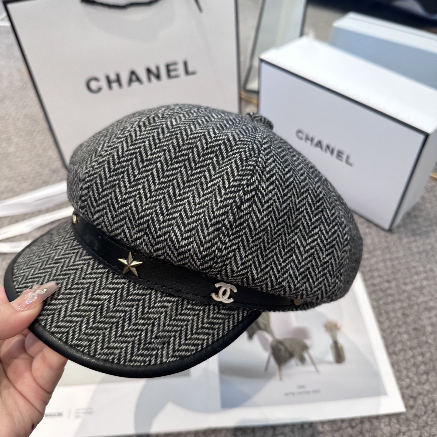 CHANEL 香奈儿 新款铆钉五角星⭐️八角帽 ，高版本原单品质 简约经典logo，质感超级赞👍，精致大