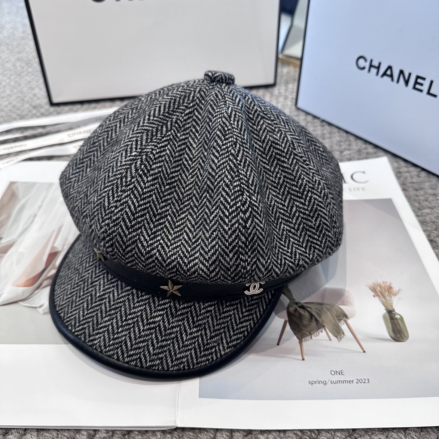 CHANEL 香奈儿 新款铆钉五角星⭐️八角帽 ，高版本原单品质 简约经典logo，质感超级赞👍，精致大