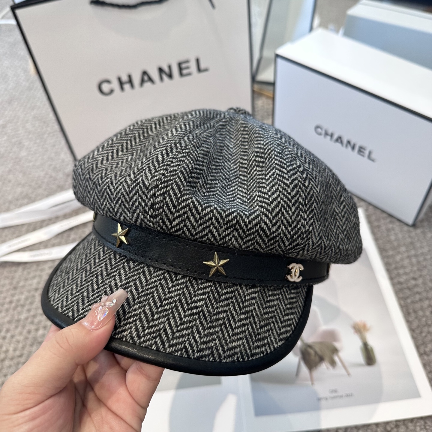 CHANEL 香奈儿 新款铆钉五角星⭐️八角帽 ，高版本原单品质 简约经典logo，质感超级赞👍，精致大