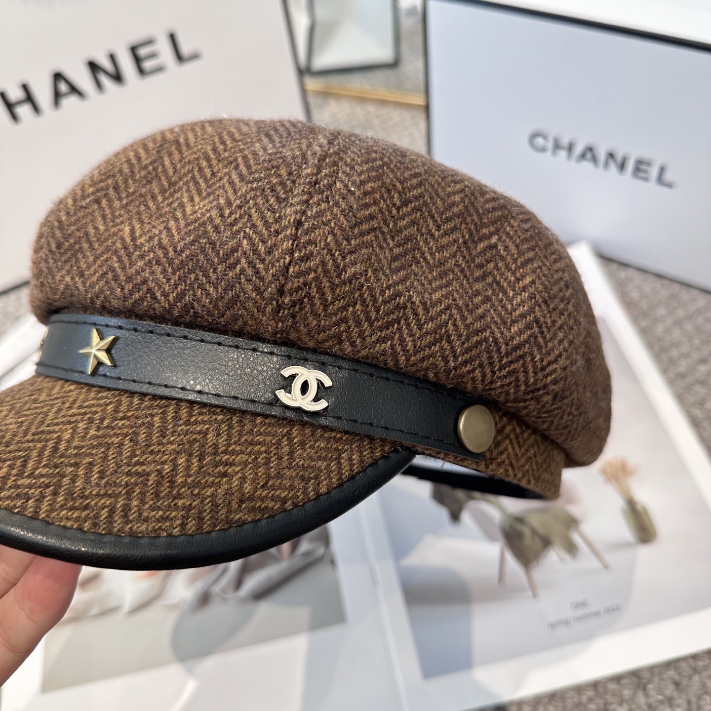 CHANEL 香奈儿 新款铆钉五角星⭐️八角帽 ，高版本原单品质 简约经典logo，质感超级赞👍，精致大