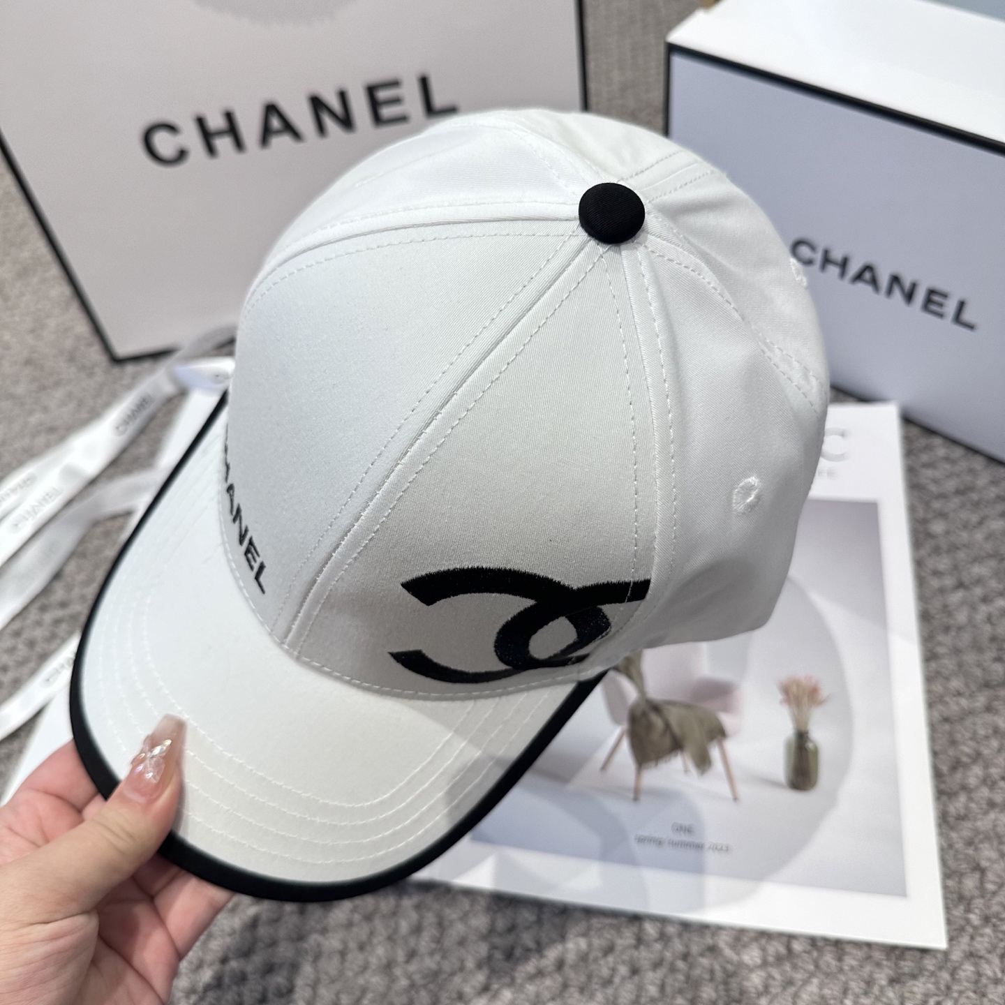   CHANEL香奈儿 新款简约刺绣logo棒球帽，新款出货，大牌款超好搭配，赶紧入手！4色