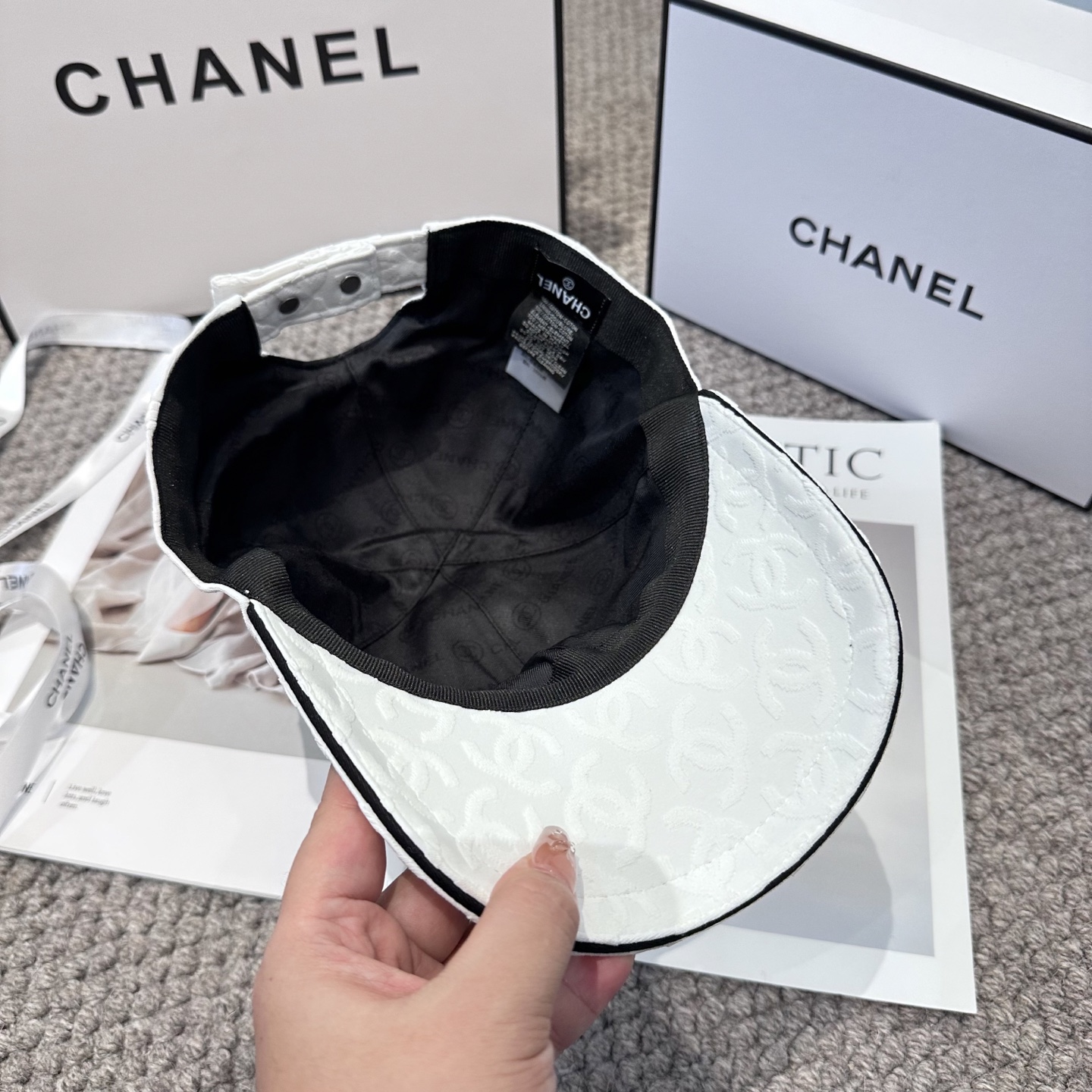 【CHANEL香奈儿】新款高级感唯美纹路小香风鸭舌帽 ，遮阳又超好搭配，出街单品 高货版本原单品质👄