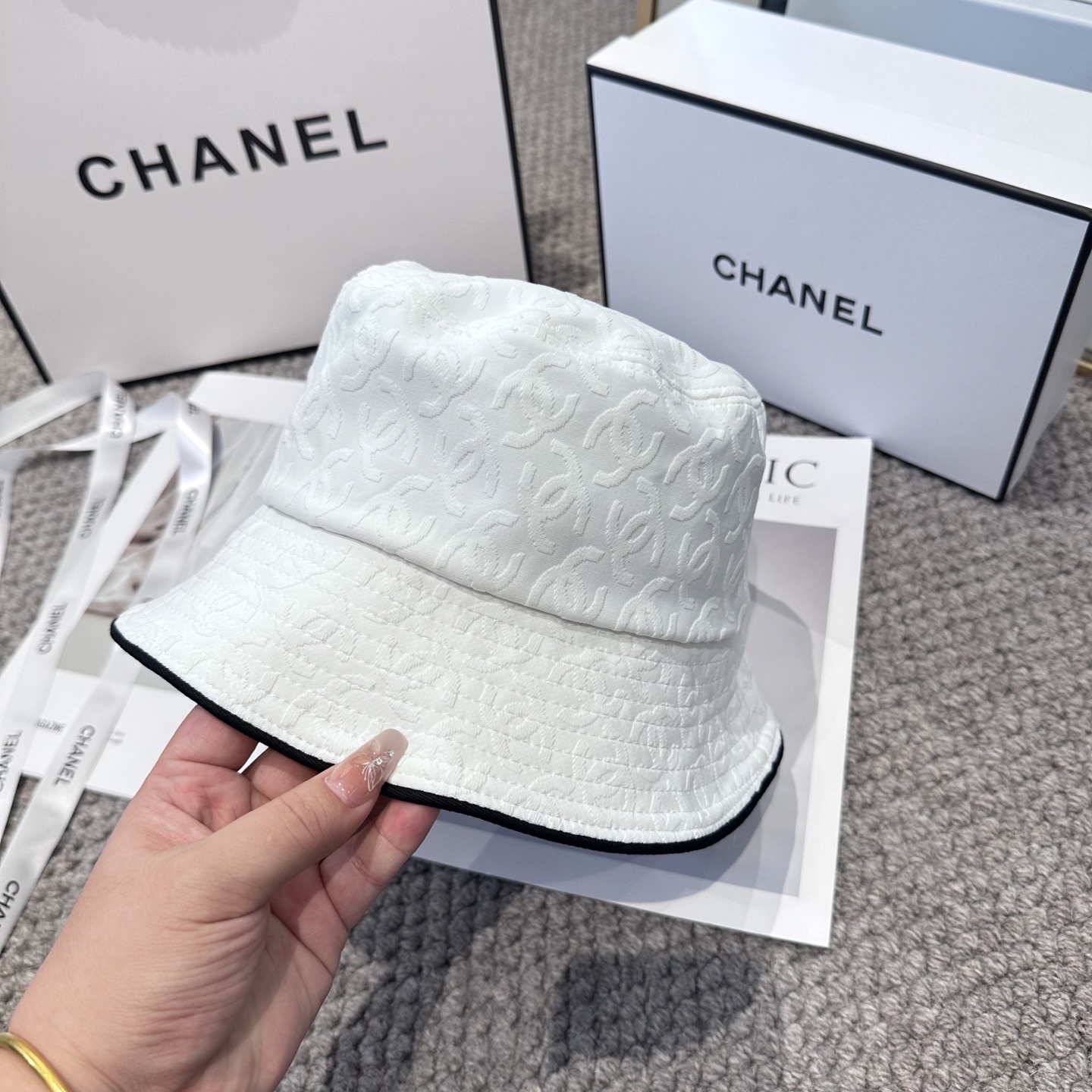 【CHANEL香奈儿】新款高级感唯美小香风渔夫帽，遮阳又超好搭配，出街单品 高货版本原单品质👄