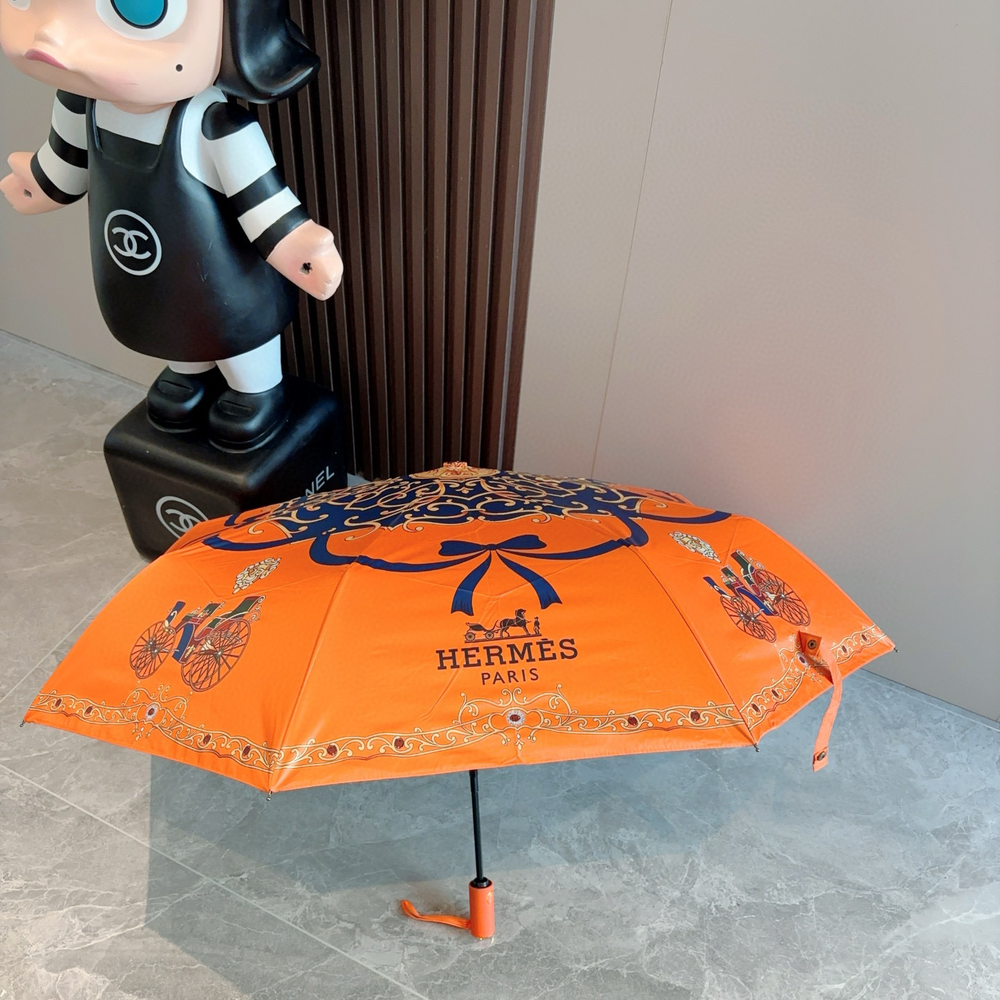 爱马仕（Hermès）   新款 极品H家三折自动伞重磅呈现 以其精湛的工艺技术和源源不断的想像力 新涂