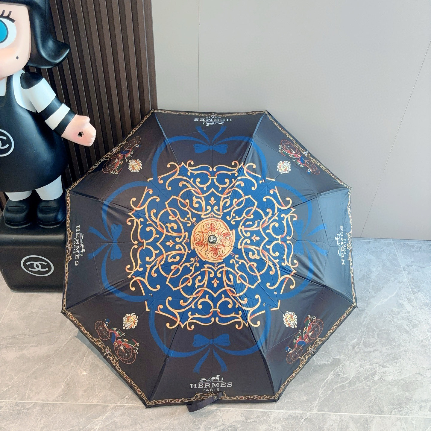 爱马仕（Hermès）   新款 极品H家三折自动伞重磅呈现 以其精湛的工艺技术和源源不断的想像力 新涂