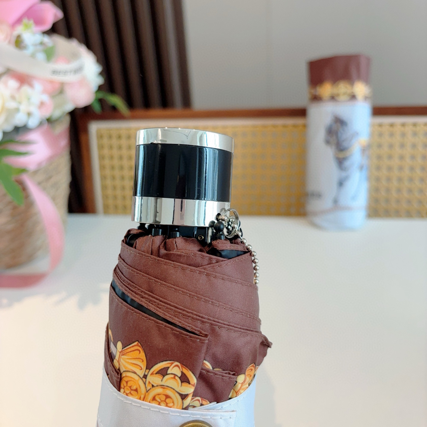 HERMÈS (爱马仕)新款 五折伞 热卖款 时尚指数爆表 不论晴天雨天使用都相得益彰 拥有它感受风从身