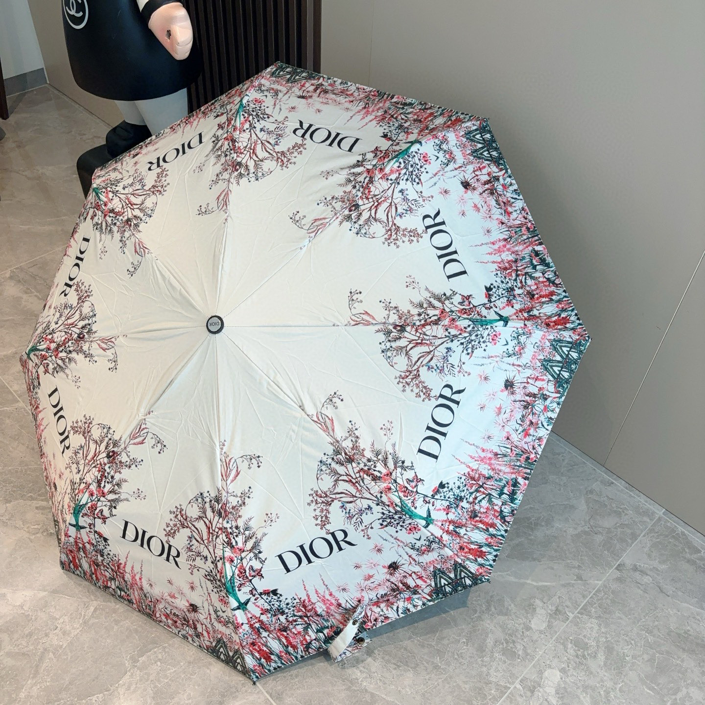  DIOR（迪奥）花穗 三折自动折叠晴雨伞  时尚原单代工品质 细节精致 看得见的品质 打破一成不变 色