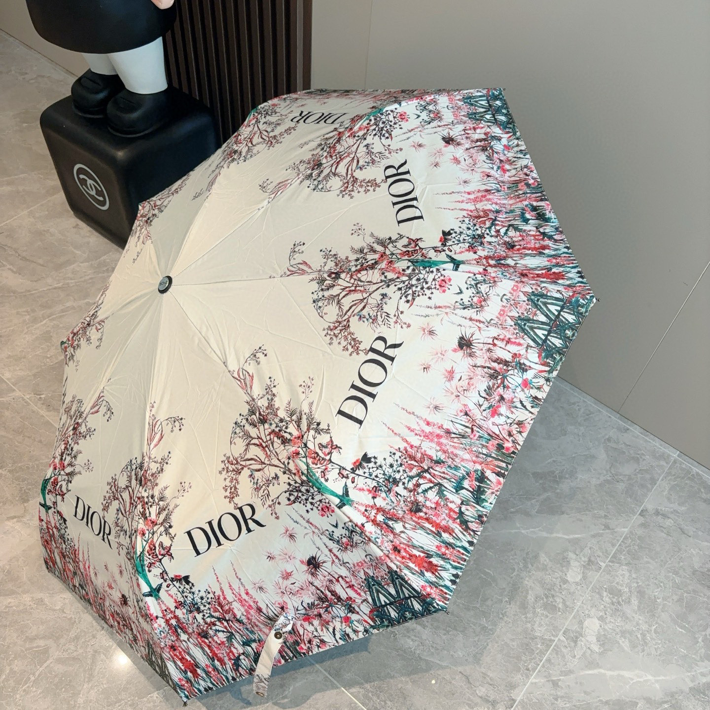  DIOR（迪奥）花穗 三折自动折叠晴雨伞  时尚原单代工品质 细节精致 看得见的品质 打破一成不变 色